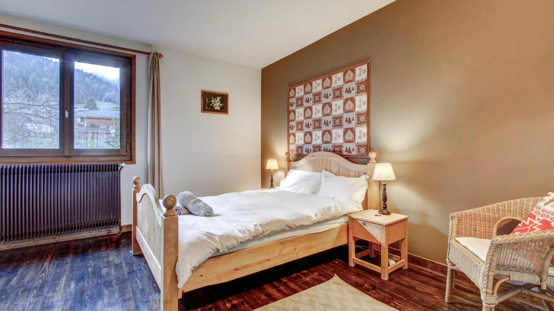 Self Catered Chalet With Indoor Pool Essert-Romand بيت ضيافة