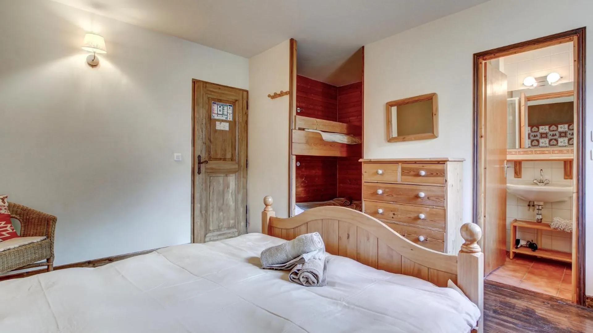 بيت ضيافة Self Catered Chalet With Indoor Pool Essert-Romand