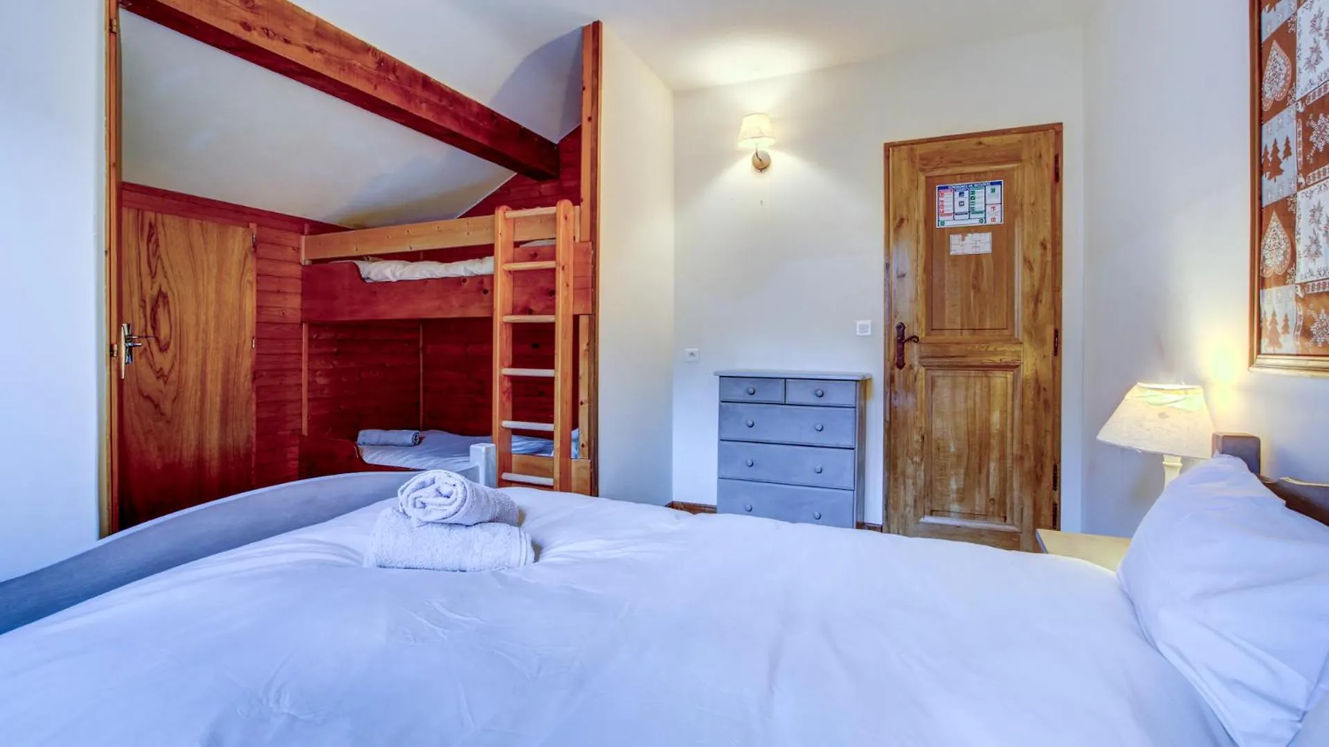 بيت ضيافة Self Catered Chalet With Indoor Pool Essert-Romand