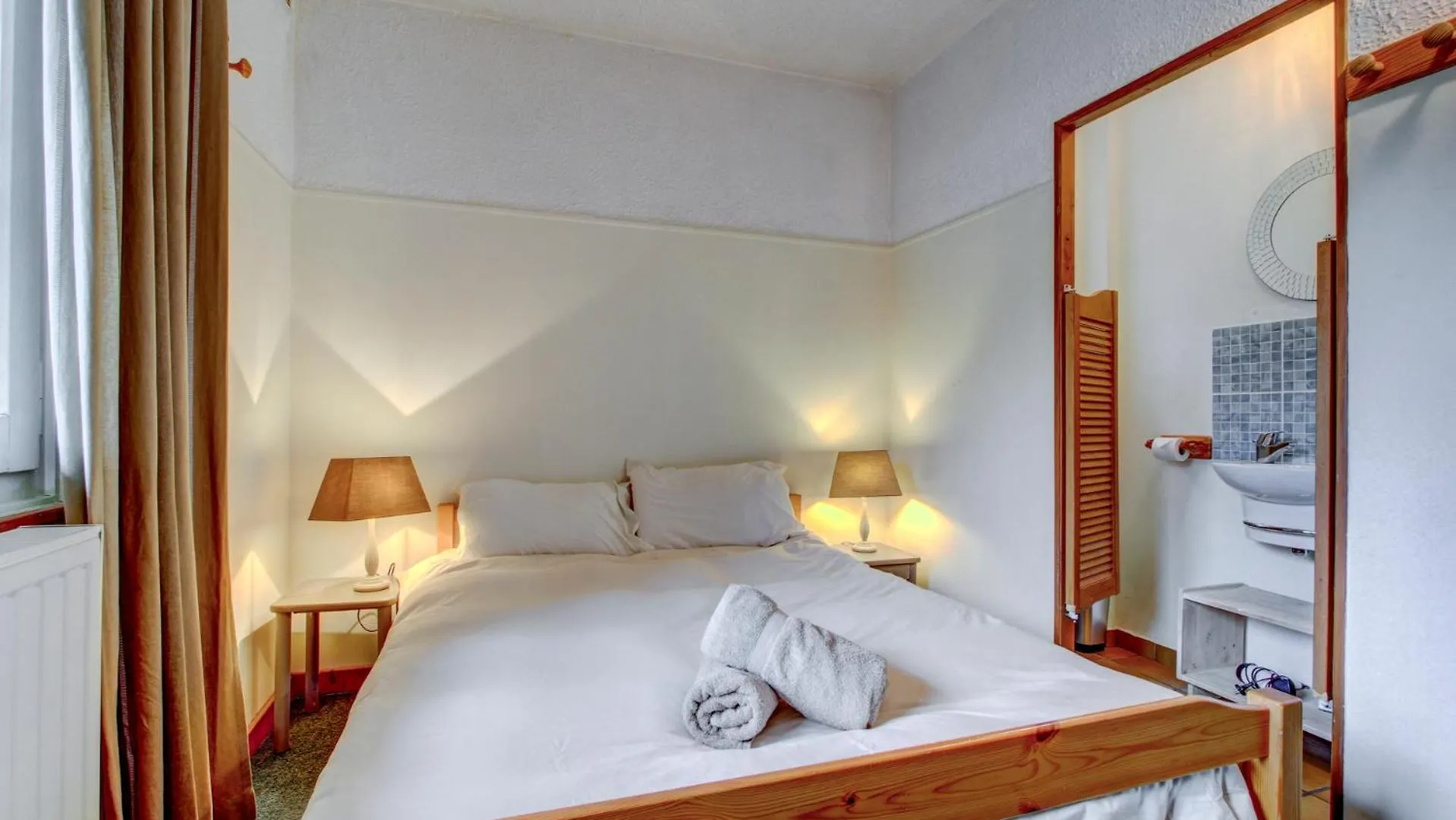 Self Catered Chalet With Indoor Pool Essert-Romand 0*,  فرنسا