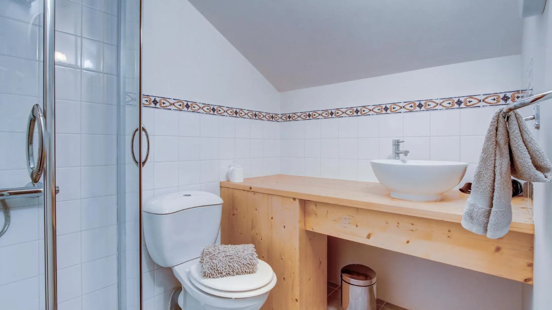بيت ضيافة Self Catered Chalet With Indoor Pool Essert-Romand
