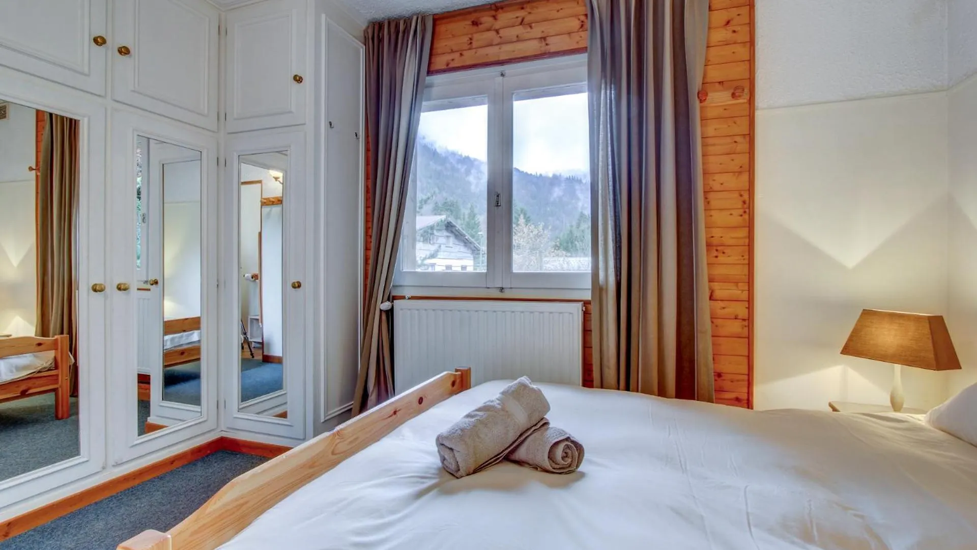بيت ضيافة Self Catered Chalet With Indoor Pool Essert-Romand