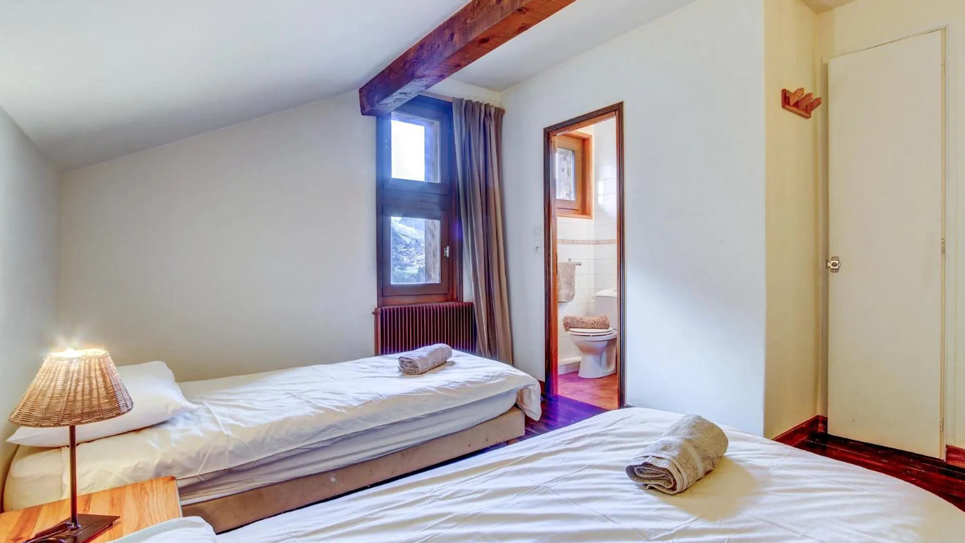 Self Catered Chalet With Indoor Pool Essert-Romand فرنسا